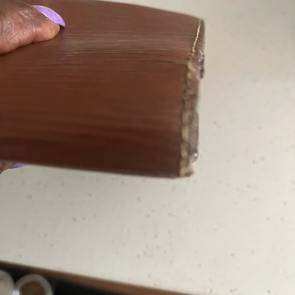 Louis Vuitton - Picture 7 of 12